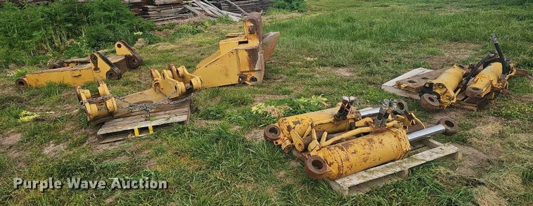 image for item EJ6335 Caterpillar D8/D9 ripper