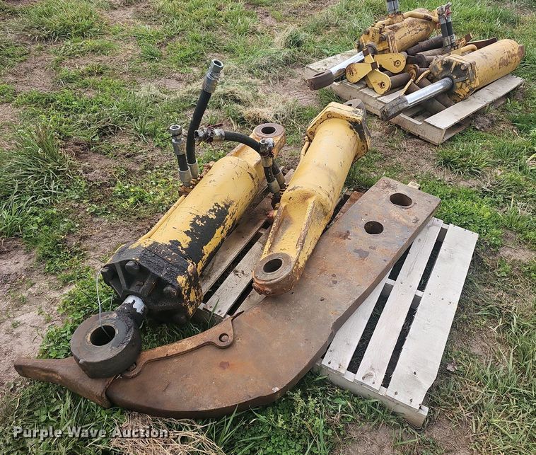 image for item EJ6335 Caterpillar D8/D9 ripper