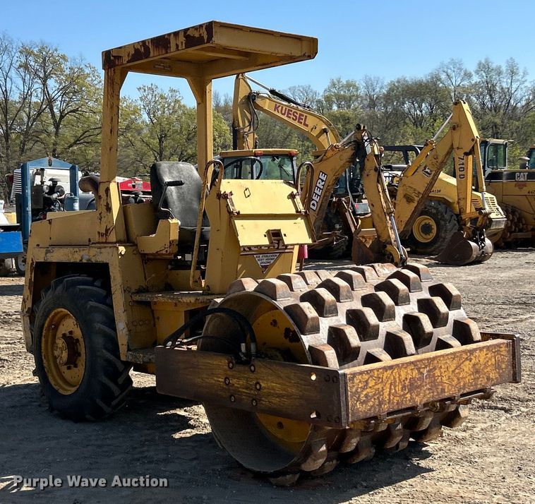 image for item EK4509 Bomag BW142PD single drum roller
