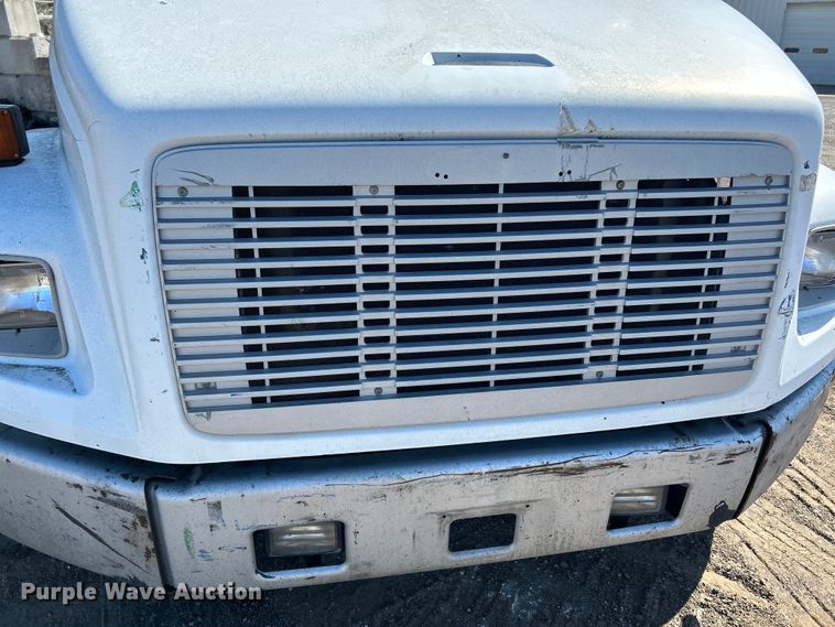 image for item EK4522 2002 Freightliner  FL70 asphalt sealcoating truck