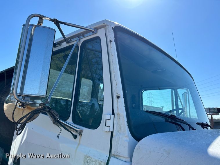 image for item EK4522 2002 Freightliner  FL70 asphalt sealcoating truck