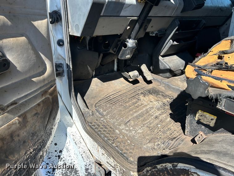 image for item EK4522 2002 Freightliner  FL70 asphalt sealcoating truck