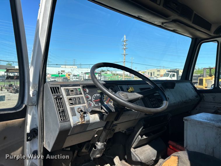 image for item EK4522 2002 Freightliner  FL70 asphalt sealcoating truck