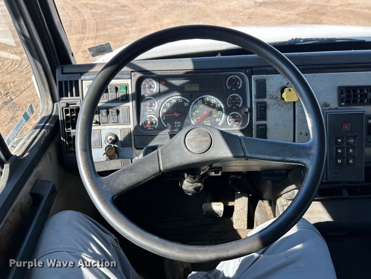 image for item EK4522 2002 Freightliner  FL70 asphalt sealcoating truck