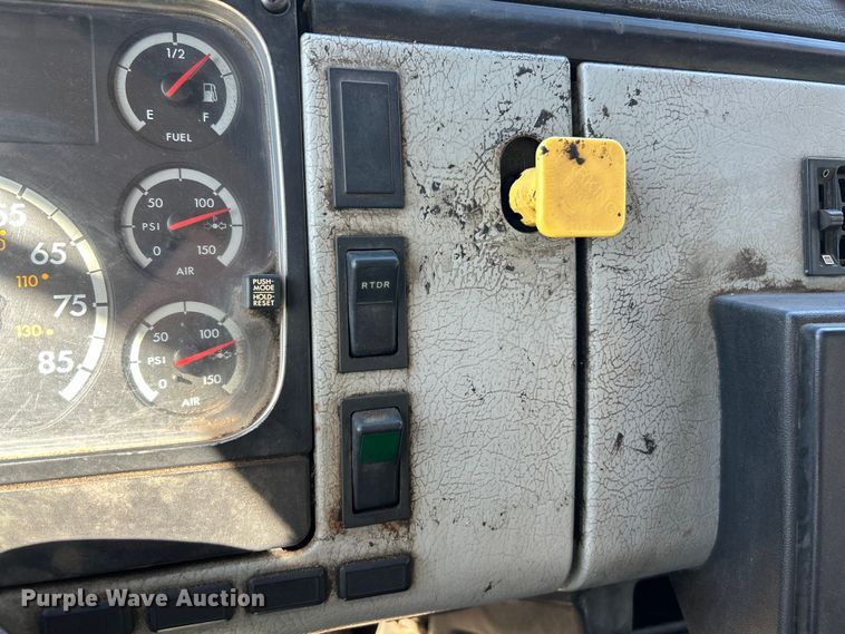 image for item EK4522 2002 Freightliner  FL70 asphalt sealcoating truck