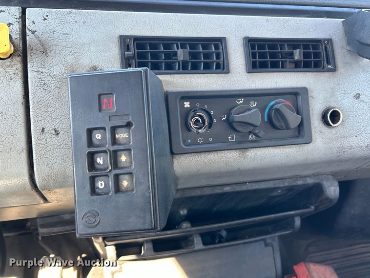 image for item EK4522 2002 Freightliner  FL70 asphalt sealcoating truck