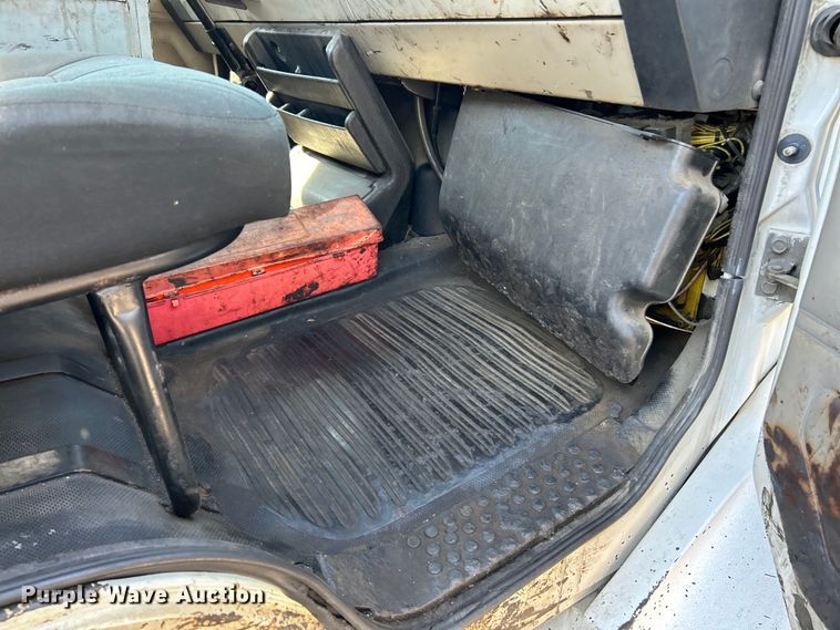 image for item EK4522 2002 Freightliner  FL70 asphalt sealcoating truck