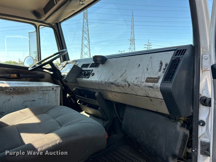 image for item EK4522 2002 Freightliner  FL70 asphalt sealcoating truck