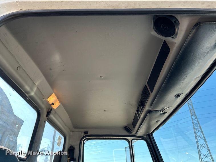 image for item EK4522 2002 Freightliner  FL70 asphalt sealcoating truck