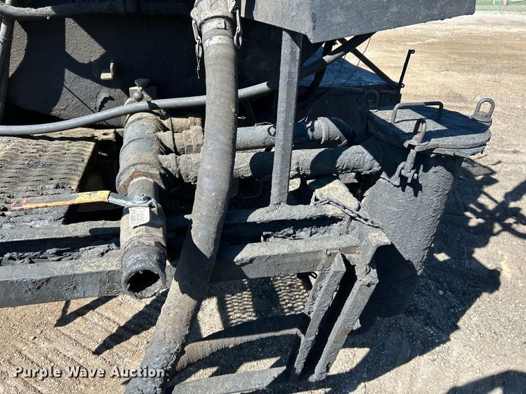 image for item EK4522 2002 Freightliner  FL70 asphalt sealcoating truck