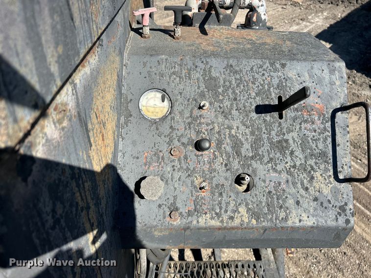 image for item EK4522 2002 Freightliner  FL70 asphalt sealcoating truck