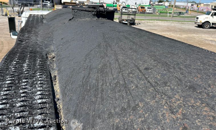 image for item EK4522 2002 Freightliner  FL70 asphalt sealcoating truck