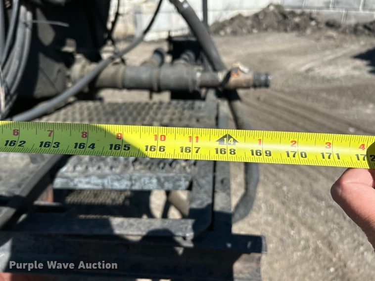 image for item EK4522 2002 Freightliner  FL70 asphalt sealcoating truck