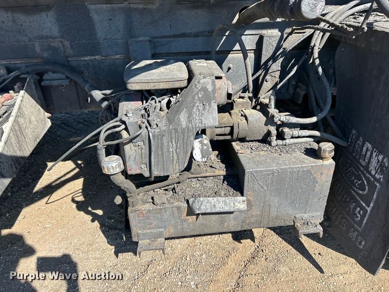 image for item EK4522 2002 Freightliner  FL70 asphalt sealcoating truck