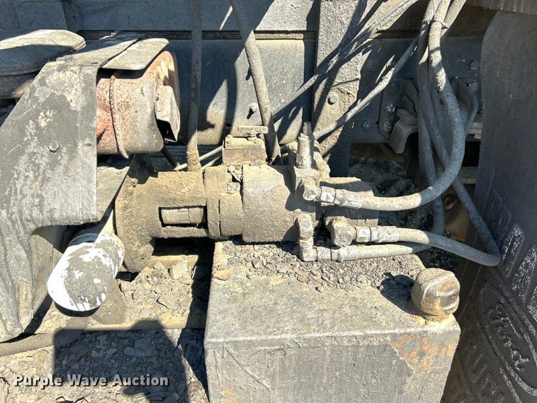 image for item EK4522 2002 Freightliner  FL70 asphalt sealcoating truck