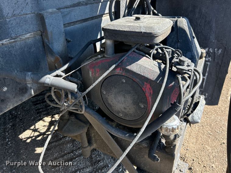 image for item EK4522 2002 Freightliner  FL70 asphalt sealcoating truck