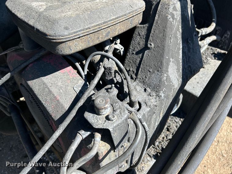 image for item EK4522 2002 Freightliner  FL70 asphalt sealcoating truck