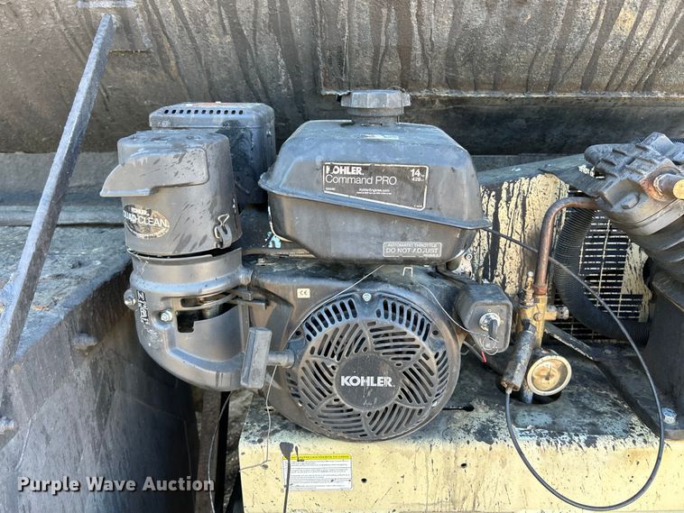 image for item EK4522 2002 Freightliner  FL70 asphalt sealcoating truck