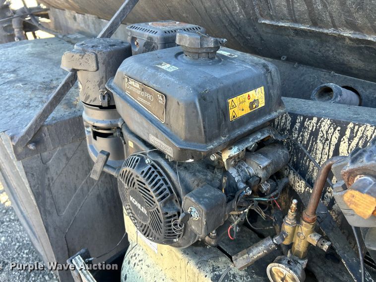 image for item EK4522 2002 Freightliner  FL70 asphalt sealcoating truck