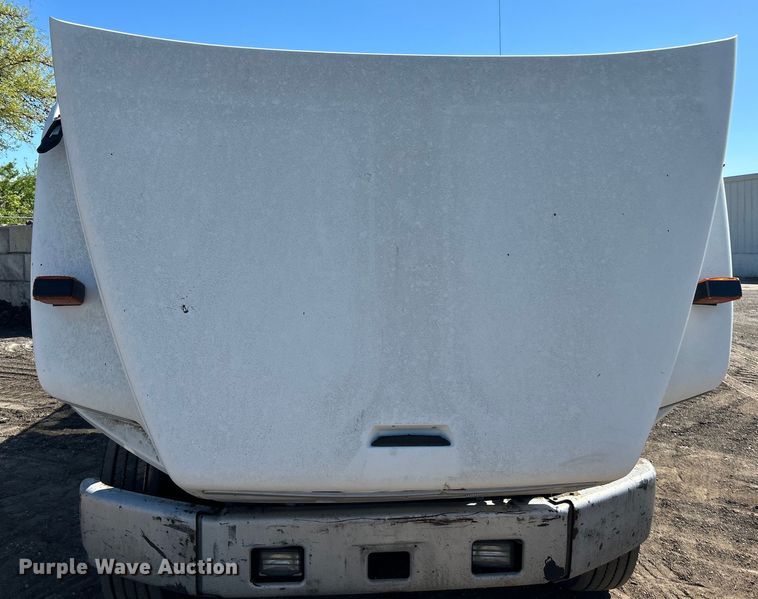 image for item EK4522 2002 Freightliner  FL70 asphalt sealcoating truck