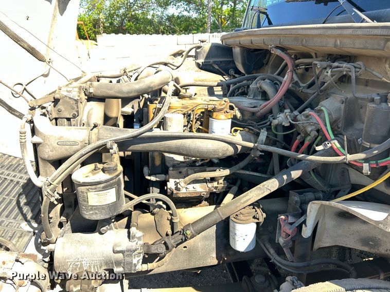 image for item EK4522 2002 Freightliner  FL70 asphalt sealcoating truck