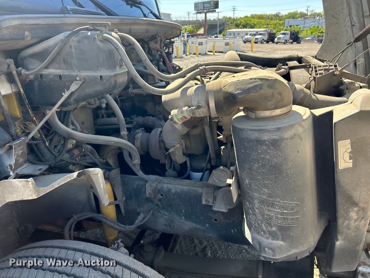 image for item EK4522 2002 Freightliner  FL70 asphalt sealcoating truck