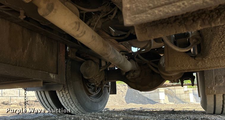 image for item EK4522 2002 Freightliner  FL70 asphalt sealcoating truck