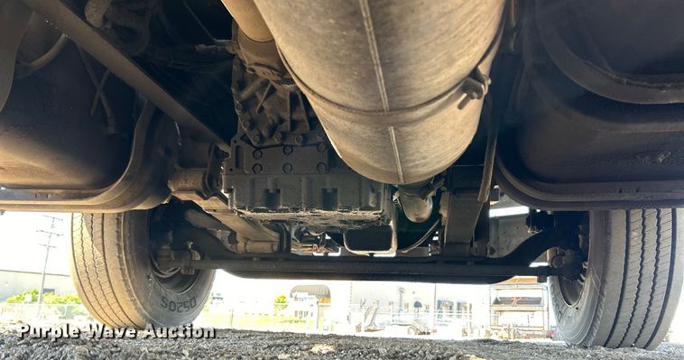 image for item EK4522 2002 Freightliner  FL70 asphalt sealcoating truck