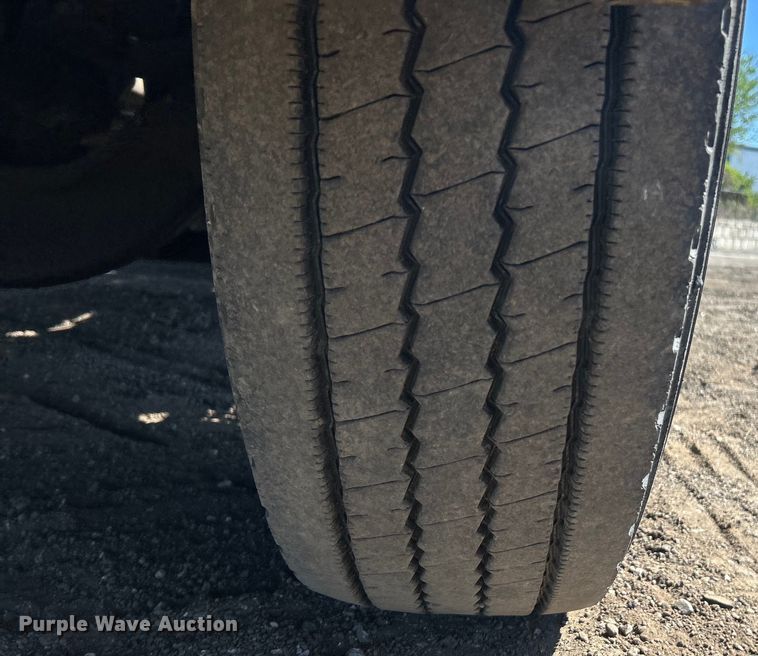 image for item EK4522 2002 Freightliner  FL70 asphalt sealcoating truck