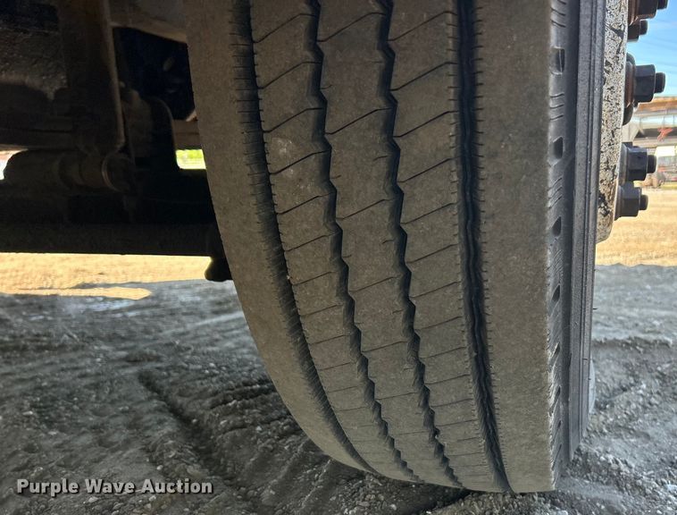 image for item EK4522 2002 Freightliner  FL70 asphalt sealcoating truck