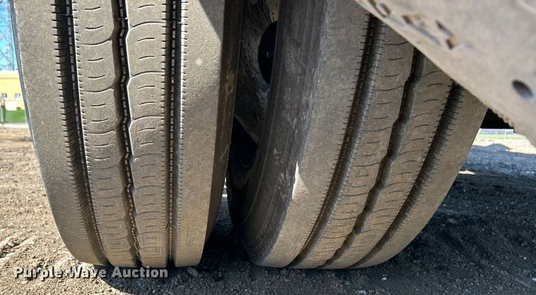 image for item EK4522 2002 Freightliner  FL70 asphalt sealcoating truck