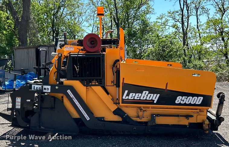 image for item EK4523 2018 LeeBoy 8500D paver