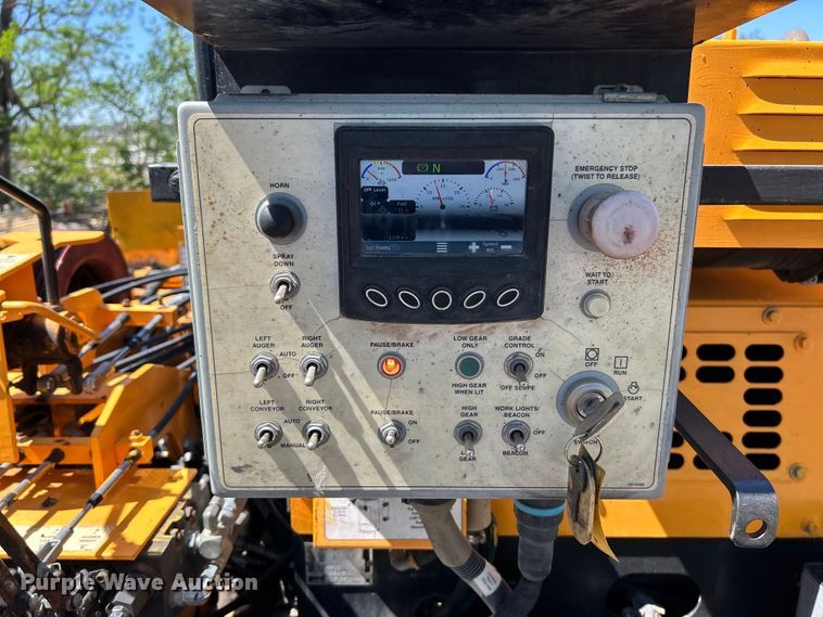 image for item EK4523 2018 LeeBoy 8500D paver