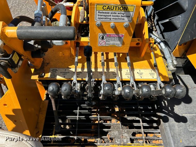 image for item EK4523 2018 LeeBoy 8500D paver