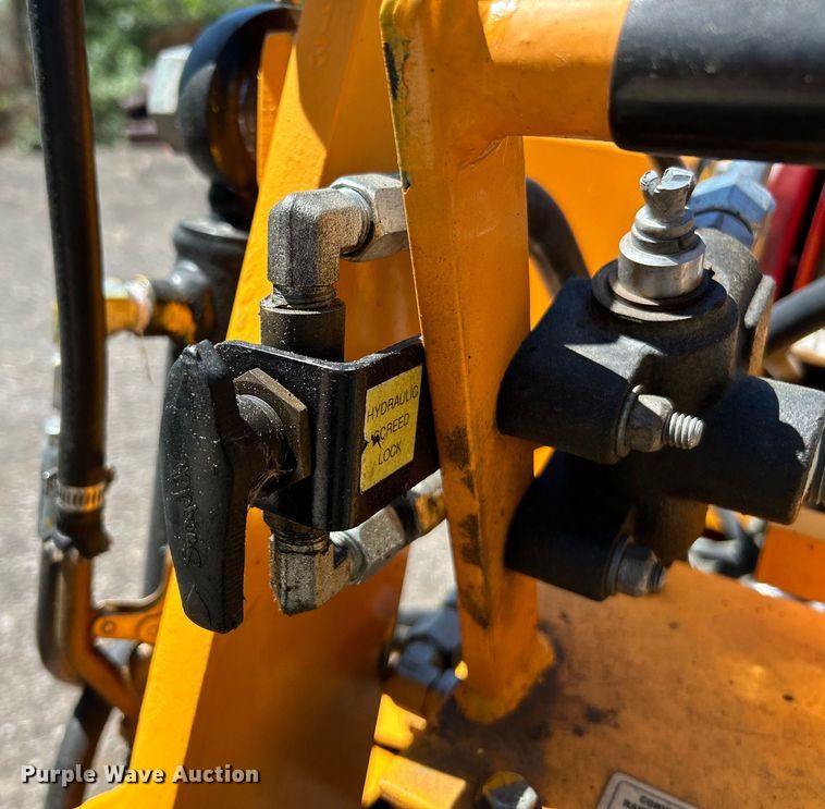 image for item EK4523 2018 LeeBoy 8500D paver