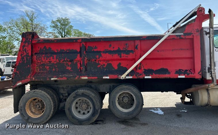 image for item EK4553 1997 Ford LT9513 dump truck