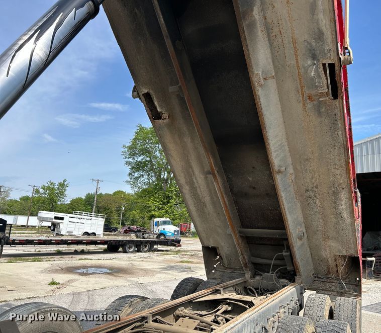 image for item EK4553 1997 Ford LT9513 dump truck