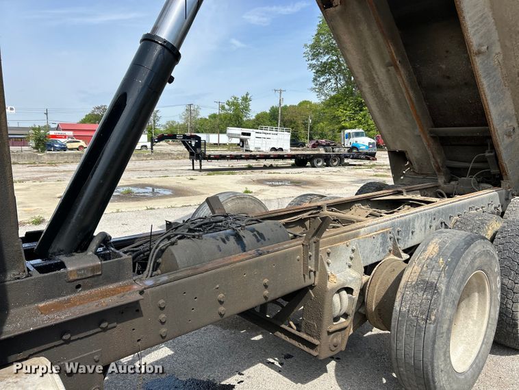 image for item EK4553 1997 Ford LT9513 dump truck