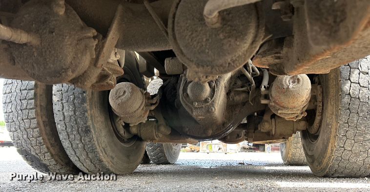 image for item EK4553 1997 Ford LT9513 dump truck