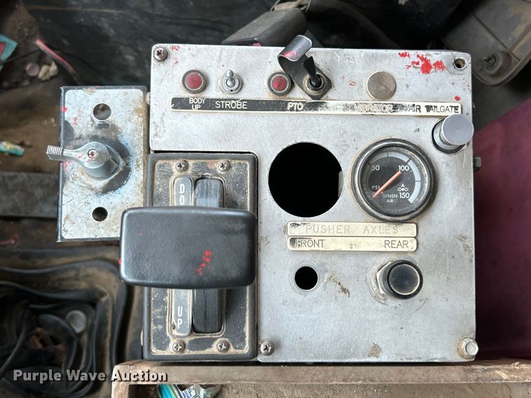 image for item EK4553 1997 Ford LT9513 dump truck