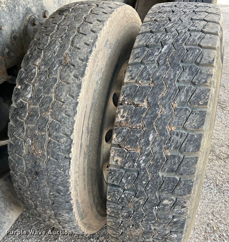 image for item EK4553 1997 Ford LT9513 dump truck