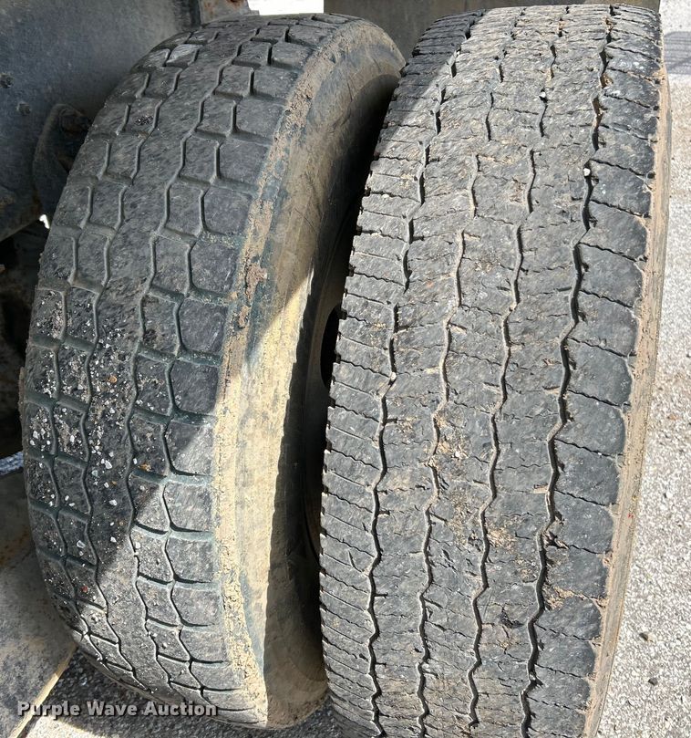 image for item EK4553 1997 Ford LT9513 dump truck