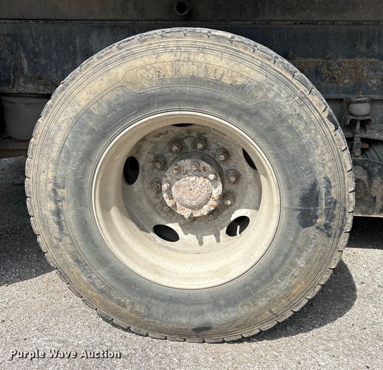 image for item EK4553 1997 Ford LT9513 dump truck