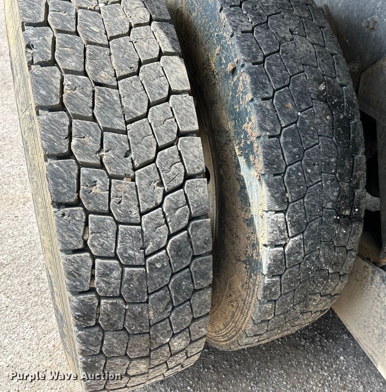 image for item EK4553 1997 Ford LT9513 dump truck