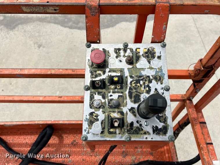 image for item EK4554 1996 JLG 33RTS scissor lift