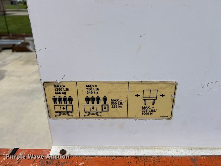 image for item EK4554 1996 JLG 33RTS scissor lift