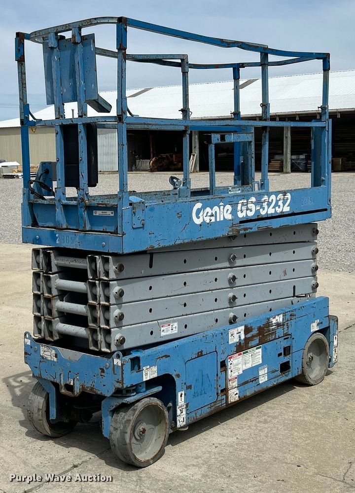 image for item EK4555 2011 Genie GS-3232 scissor lift