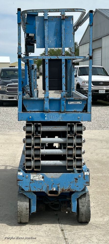image for item EK4555 2011 Genie GS-3232 scissor lift