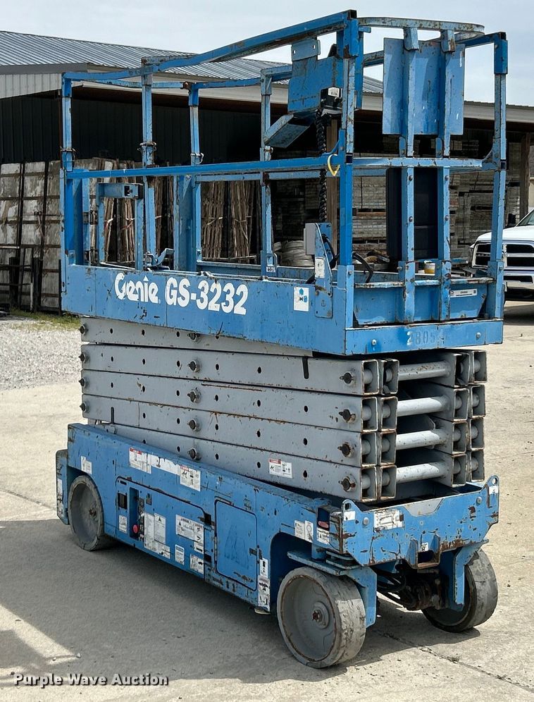 image for item EK4555 2011 Genie GS-3232 scissor lift