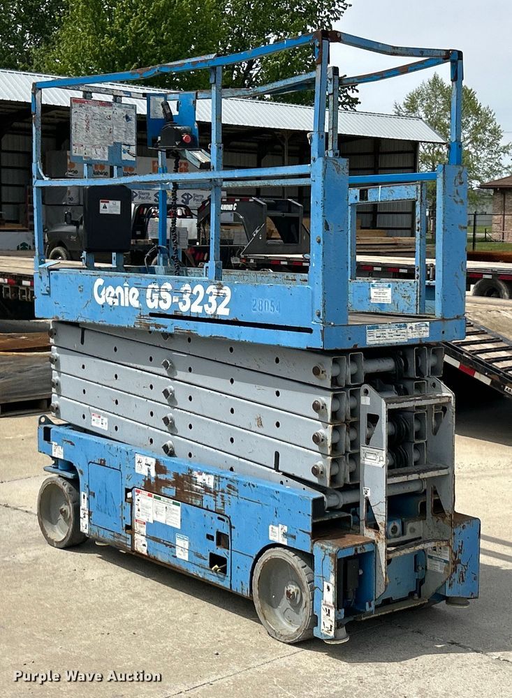 image for item EK4555 2011 Genie GS-3232 scissor lift